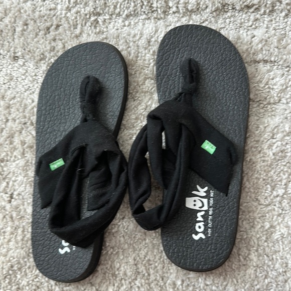 Sanuk women’s sandals - Picture 1 of 2